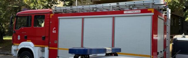 OGROMAN POŽAR NA SAVSKOM VENCU! Izgoreli automobili u improvizovanoj garaži!