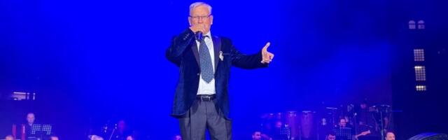 Milanče Radosavljević u 82. godini prvi put održao veliki koncert, publika pevala u glas!