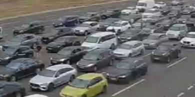 Ima li kraja? Granični prelazi krcati, vozači besne - Ovo podhitno zaobiđite  (FOTO)