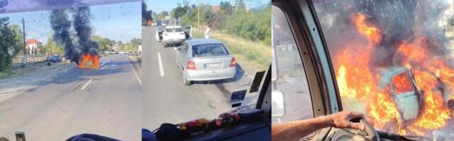 Buktinja kod Meljaka: Vozilo u potpunosti izgorelo, na putu ostao samo ugljenisani ram auta (FOTO)
