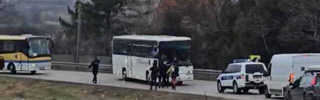 Susret studenata i autobusa sa pristalicama SNS-a između Svrljiga i Niša