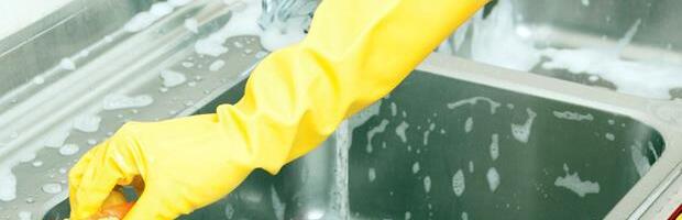 Zaboravite na sirće i sodu: Ovaj moćni sastojak skida kamenac i rđu kao od šale!