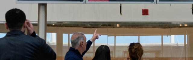 Забринути путници траже било какав излаз са Блиског истока