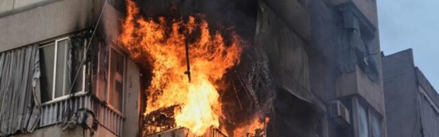 NASTRADALA I ČETVOROGODIŠNJA DEVOJČICA! Sedam osoba izgubilo život u stravičnom udaru! Gust dim kulja iz uništenih objekata, spasilačke ekipe u trci sa vremenom! (VIDEO)