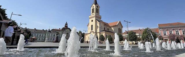 VIDEO: Velika fontana na Trgu slobode ponovo radi, manja još u pripremi
