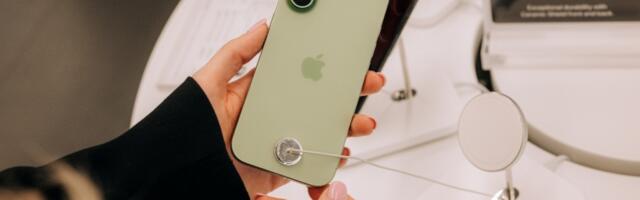 Apple tvrdi da su istrošena postolja kriva za ogrebotine na iPhone 17 Pro uređajima