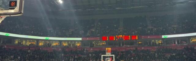 Izviždani košarkaši po izlasku na parket od strane navijača Partizana