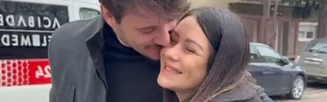 "Prisustovao sam porođaju" Pevač izveo 10 godina stariju Aleksandru Bursać iz porodilišta, ona odmah zaplakala
