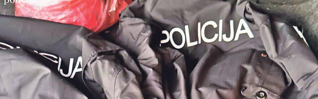 Лажне по­ли­циј­ске уни­фор­ме от­кри­ле при­пре­му зло­чи­на