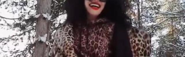 ZALEĐENA U VREMENU! Liki u leopard jakni na SNEGU, ovakva mačka ne viđa se svaki dan - OTOPIĆE SNEG ZGODNOĆOM