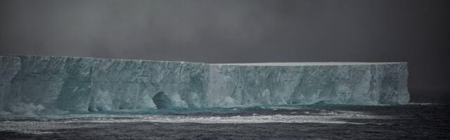 Najveći ledeni breg na svetu PROMENIO BOJU, naučnici izdali dramatično upozorenje: "KRAJ JE SVE BLIŽE"