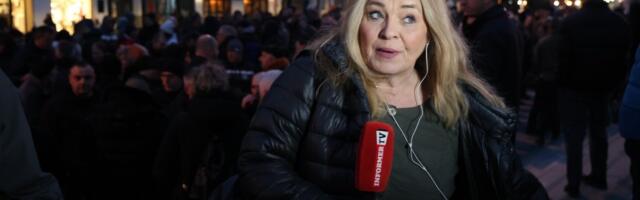 "Istovaraju blokadere iz autobusa": Pogledajte šta se dešava u Novom Sadu, dolaze da unište svečanost posvećenu Matici srpskoj