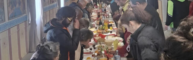 VASKRŠNJI RUČAK ZA BESKUĆNIKE: Dirljiv gest Eparhije Bačke - trpeza koja vraća dostojanstvo i ime čoveku (FOTO)