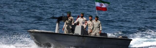 PONOVO VRI U ORMUZU: Iran ispalio metke upozorenja na četiri broda koja su pokušala da prođu kroz moreuz!