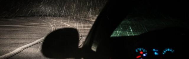 ZIMI U AUTOMBILU OBAVEZNO MORATE IMATI MALE SVEĆE - Ovaj trik malo ko zna, a MOŽE DA VAS SPASE SMRZAVANJA!