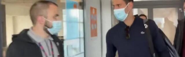 A STAKEOUT FOR NOVAK! The airport is again a SURPRISE place for the best tennis player in the world! (PHOTO)