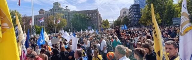 I Vranjanci na protestu sa više od 6.000 prosvetara u Beogradu FOTO