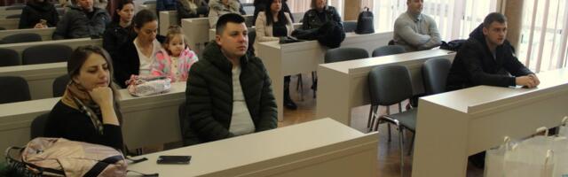 Opština Vlasotince podelila još 32 paketa za bebe
