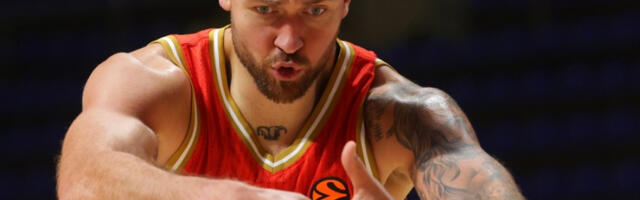 Sačekuša za Litvanca: Motiejunas završio mokar do kože nakon produžetka ugovora (VIDEO)