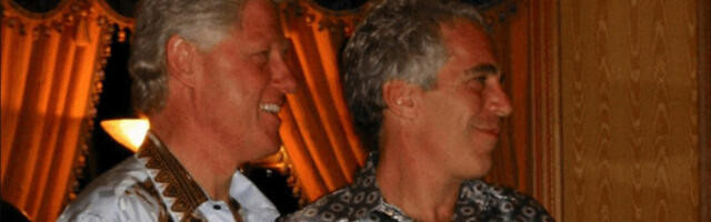 Објављене фотографије Била Клинтона у базену са женским друштвом (фото)