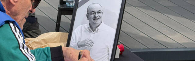 SUZE ĆE VAM SAME KRENUTI! Poslednji poklon grobara za Duška Vujoševića - evo šta su doneli ispred Arene! (FOTO, VIDEO)