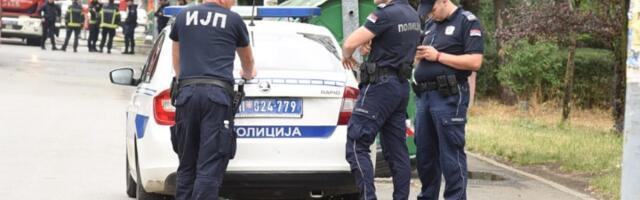 Udario devojku pa bežao pešice, policija u šoku kad je videla da ima 15 potraga