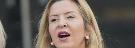 Šta na Siciliji radi blokaderska tužiteljka čiji sestrić baca bombe po Vračaru?! GOSI ne miruje, Vučićević grmi: Ko je ovo platio?