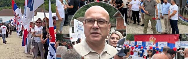 Istorijski trenutak za selo Dulene kod Kragujevca: Ovako je narod dočekao Vučević (FOTO/VIDEO)