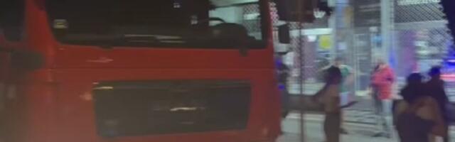 Curi gas u zgradi u Kruševcu: Stanovi evakuisani, hitne službe na terenu (VIDEO)