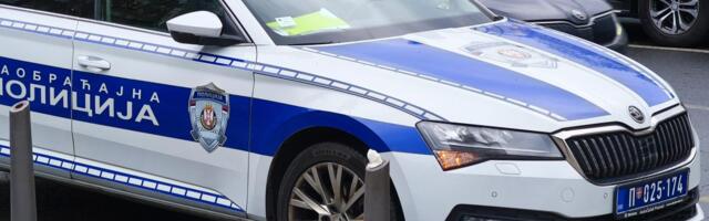 PREVRNUO SE AUTOMOBIL NA AUTO-PUTU! Pogledajte kako je izleteo kod Velikog Mokrog Luga (FOTO)