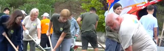 OVAKO IZGLEDA ORA NOVI PAZAR 2026! Radna akcija kao u staroj Jugi, narod se pita zašto ovog nema više: Ujutru prvo fiskultura, pa zastava, rad i druženje VIDEO