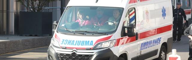 Otkačio se lift na Voždovcu, povređeni otac i sin