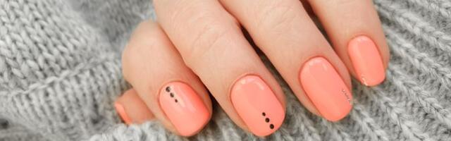 Peach fuzz manikir: Kako da nosite boju godine na noktima