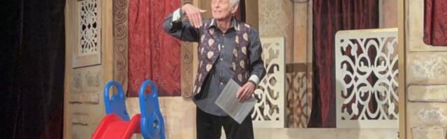 Branku Kockici pozlilo! Srušio se u pozorištu!