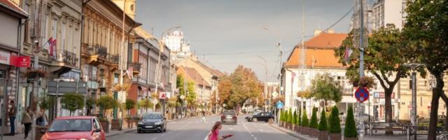 SSP: Pančevo grca u đubretu, ulice pune rupa, a vlast daje 3 miliona na piće za reprezentaciju