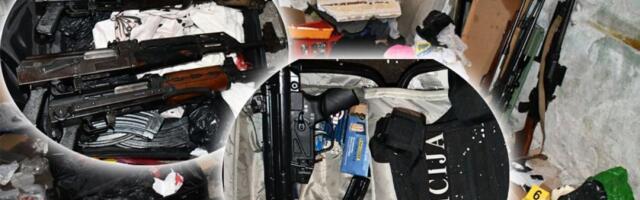 Snajper, mitraljez, policijska uniforma... Prve fotografije arsenala oružja nađenog u Beogradu, fitnes instruktor uhapšen (FOTO)