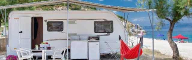 Više nećete ni pomisliti na hotel ili apartman - kampovi u Grčkoj tik uz plažu u kojima ćete provesti leto iz snova, a malo koštaju
