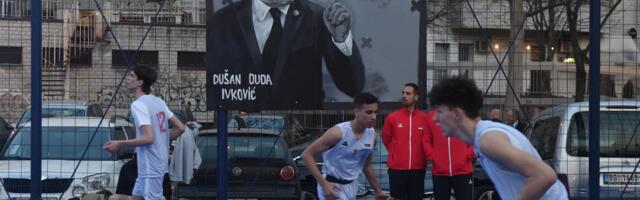 ZA PONOS I PAMĆENJE NA NAŠEG DUDU: Otvoren košarkaški teren u čast legendarnog srpskog trenera /FOTO/