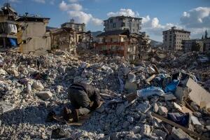 У новим потресима у Турској погинуло најмање 11 особа, повређено више од 290