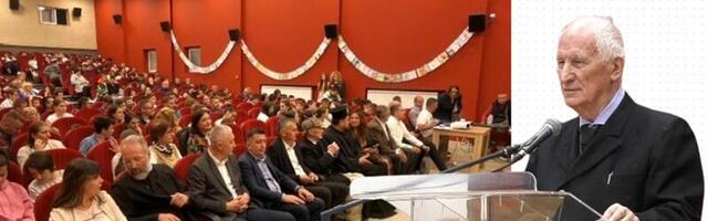 Matija Bećković otvorio 32. Međunarodni festival „Deca među narcisima“