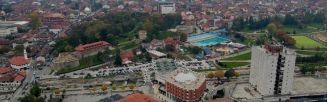 „Kao da su privatno vlasništvo“: Građani sami obezbeđuju smeštaj za učesnike protesta u Pazaru nakon odbijanja škola