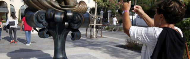 Обожаваоци одају почаст Брижит Бардо у Сен Тропеу