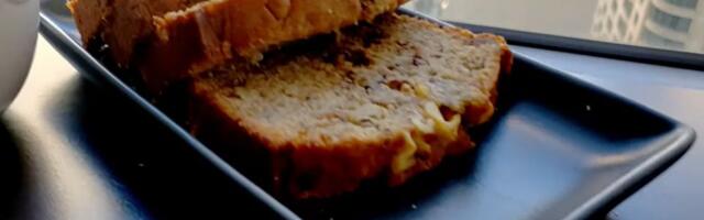 VIDEO: Topli užitak za hladne zimske dane - banana hleb sa rumom i orasima