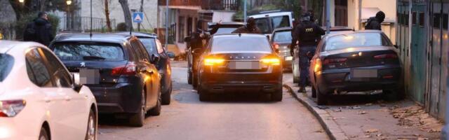 UŽAS NA PUMPI "ZMAJ 1": Čovek se nije micao iz auta, RADNICA PRIŠLA i ugledala HOROR!