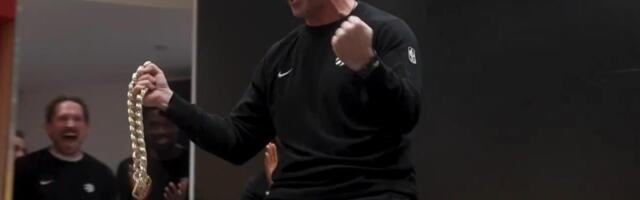 VRISAK KOJI ODZVANJA - SRBIN UŠAO U SVLAČIONICU I NAPRAVIO ŠOU! Neviđene scene u NBA ligi: O ovome će se pričati GODINAMA! (VIDEO)