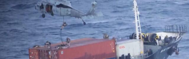 AMERIČKA VOJSKA PRIVREMENO ZAPLENILA BROD U ARAPSKOM MORU: Oslobođen posle pretrage i potvrde da ne ide u Iran (VIDEO)