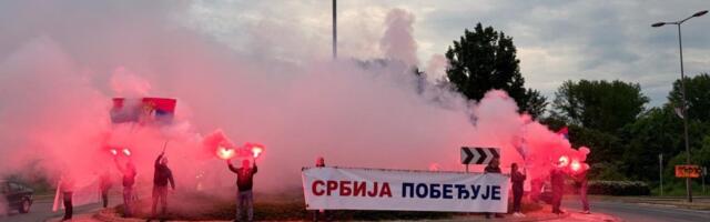 Veličanstveni prizori na ulicama širom Srbije! Svuda se vijori srpska trobojka, narod jasno poručio - Srbija pobeđuje (VIDEO)