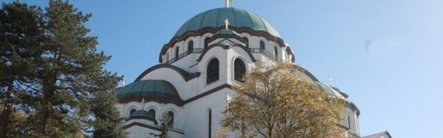 Čudo u Beogradu! Krst se pojavio na nebu, dok grad čuva Svetinju (FOTO)