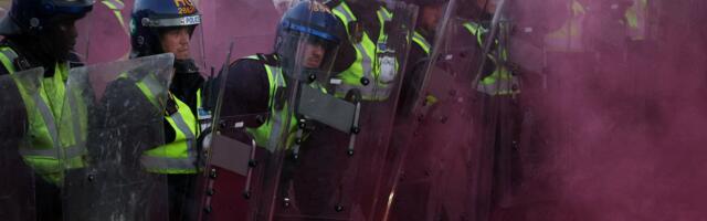 Sukobi sa policijom na protestima zbog ubistva tinejdžera u Velikoj Britaniji
