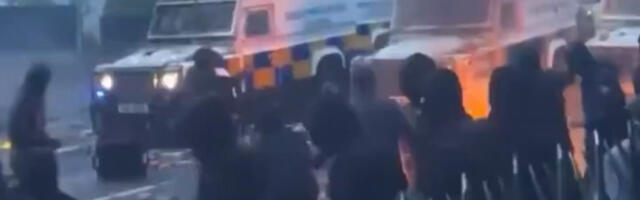Haos u Belfastu ne jenjava: Lete cigle i Molotovljevi kokteli, policija odgovorila vodenim topovima